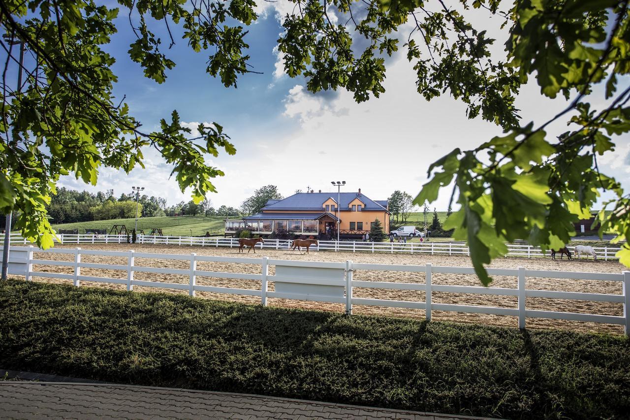 Hotel Horse Riding - Jezdecký Areál Tršice Exterior foto