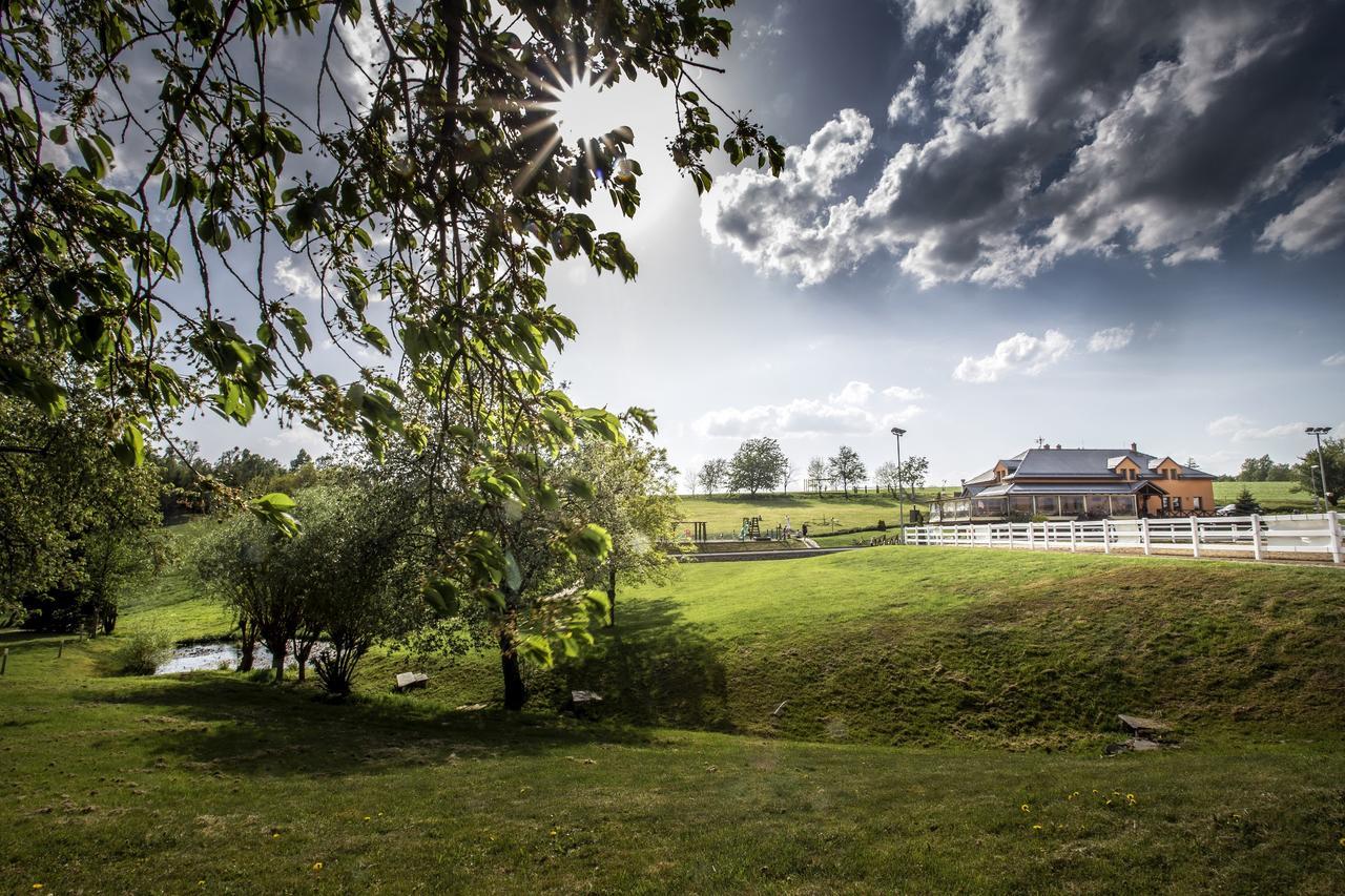 Hotel Horse Riding - Jezdecký Areál Tršice Exterior foto