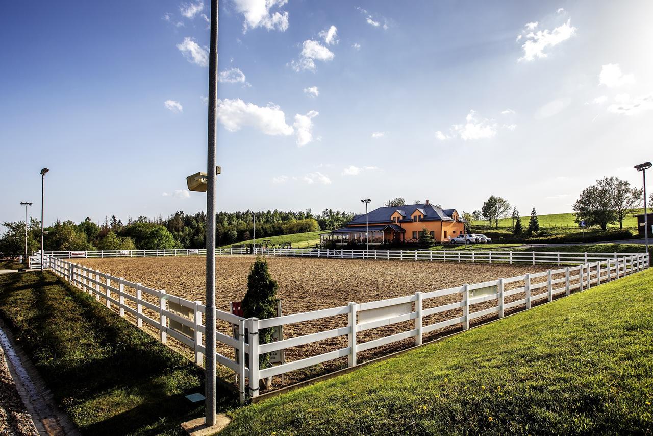 Hotel Horse Riding - Jezdecký Areál Tršice Exterior foto