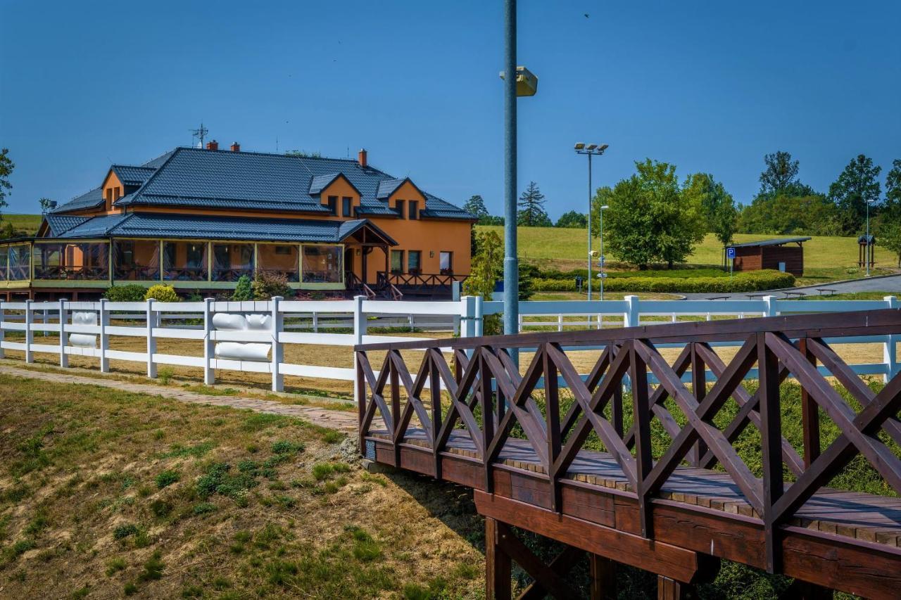 Hotel Horse Riding - Jezdecký Areál Tršice Exterior foto